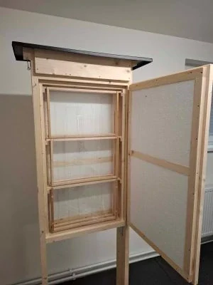 Presklený pozorovací úľ